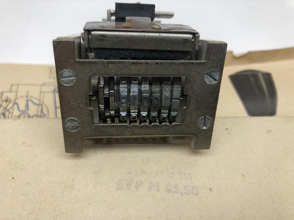 DDR Paginiermaschine mit Unterschlagfärbung Stempel Polygraph Zifferndruck